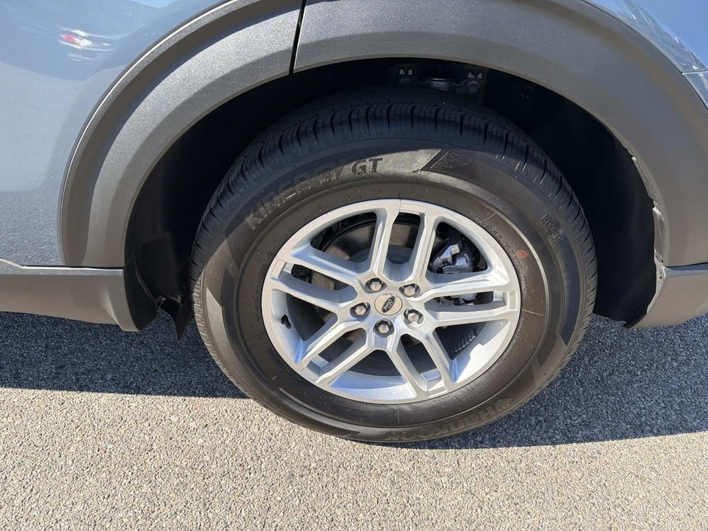Certified 2025 Ford Explorer Active image 8