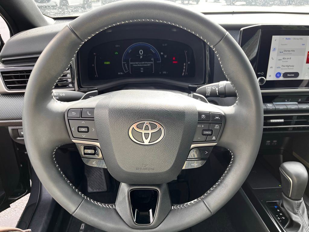 Used 2025 Toyota Camry SE image 10