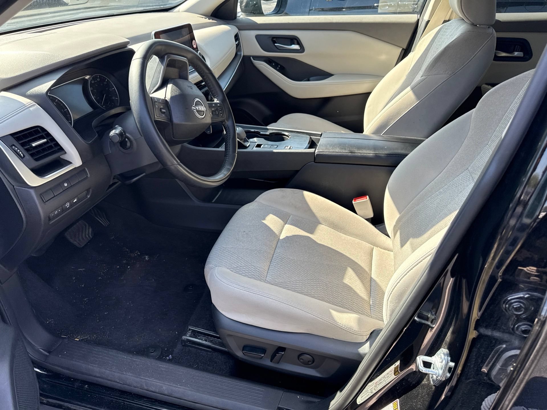 Used 2025 Nissan Rogue SV FWD image 13
