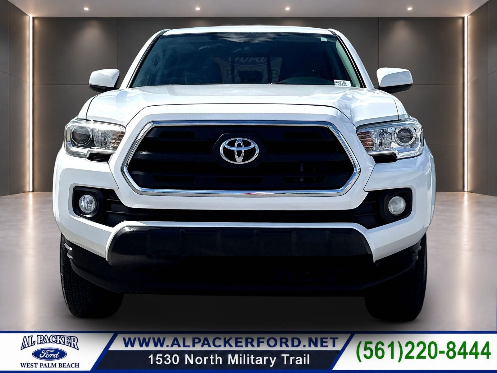 Used 2017 Toyota Tacoma SR5 w/ SR5 Appearance Package (SM) RWD image 2