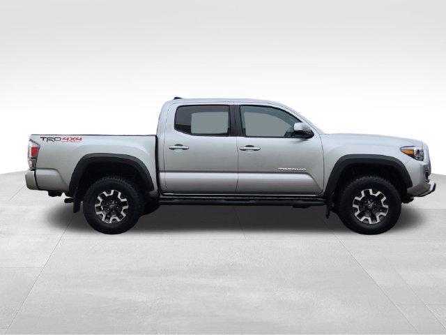 Used 2022 Toyota Tacoma TRD Off-Road w/ TRD Premium Off Road Package AWD/4WD image 10