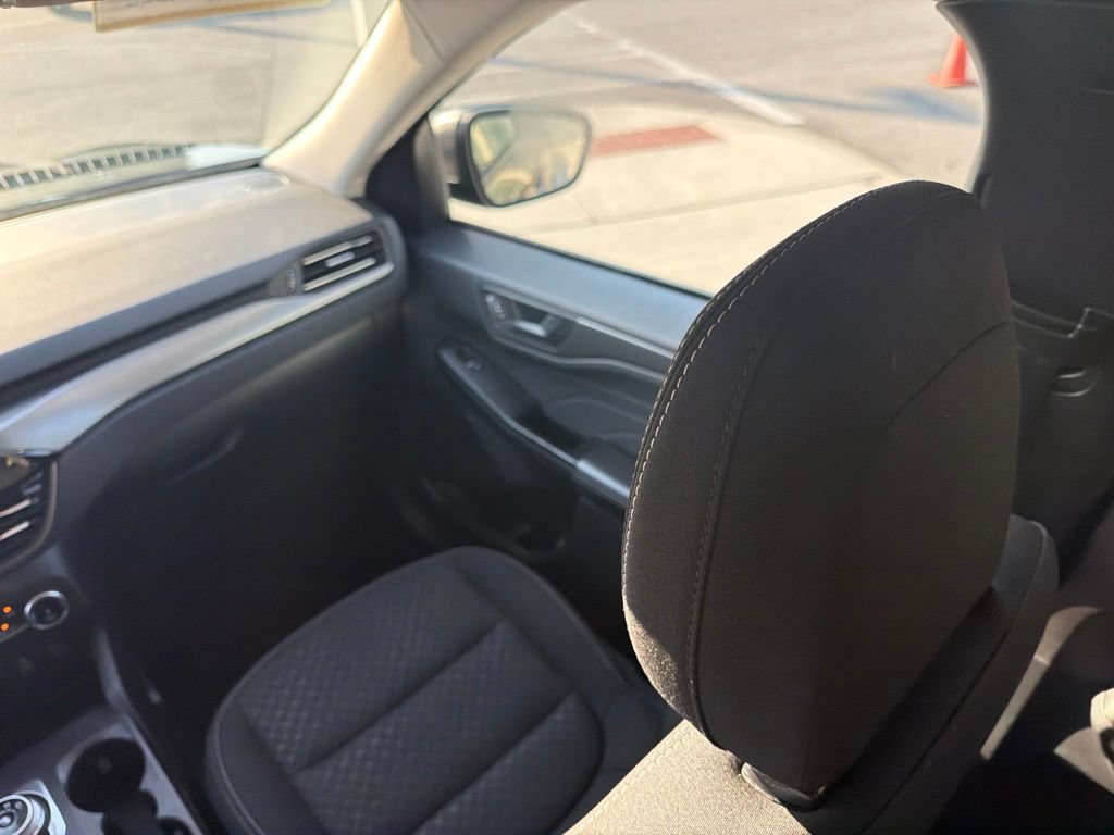 Certified 2025 Ford Escape Active FWD image 16
