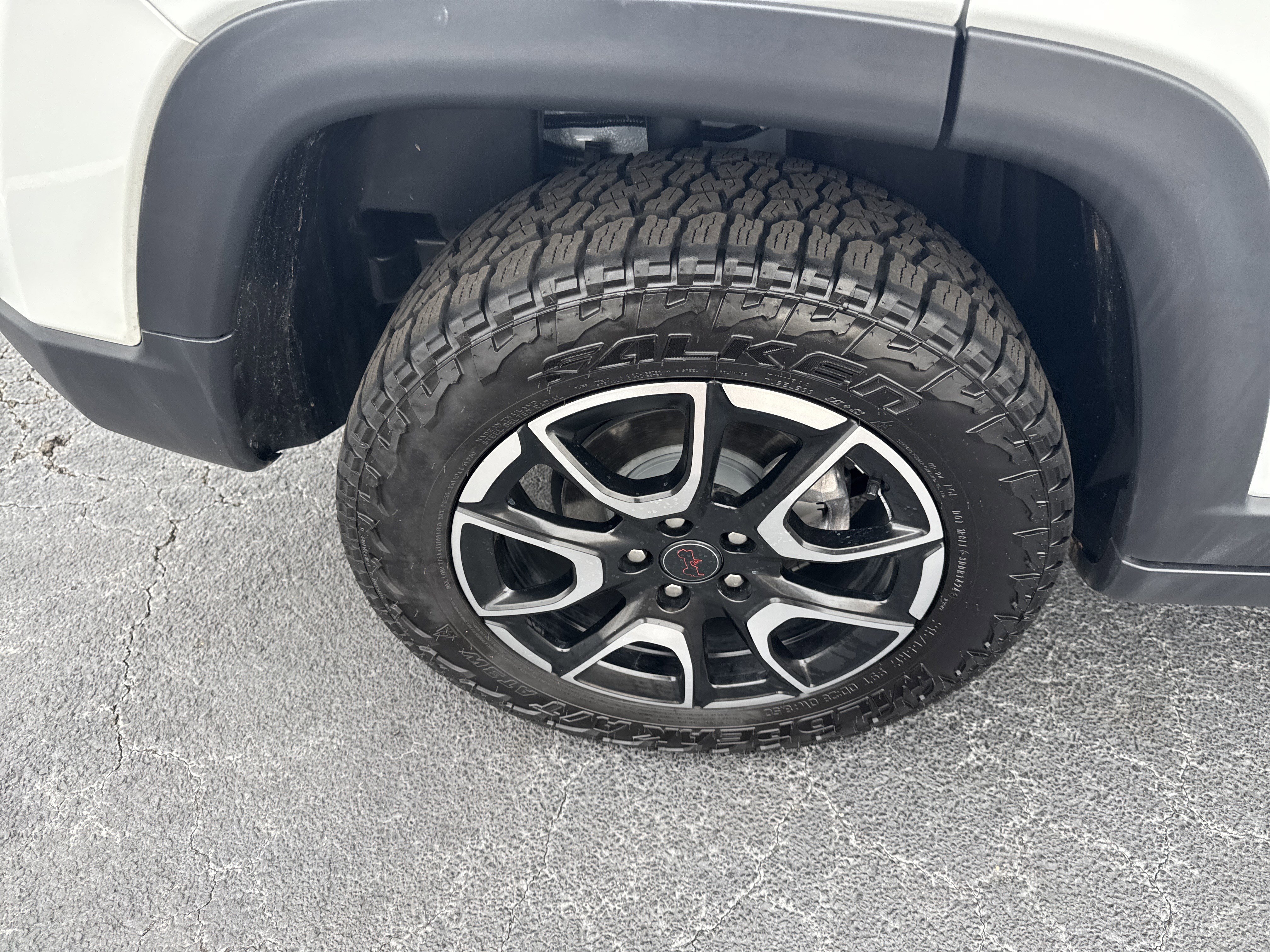 Used 2025 Jeep Compass Trailhawk image 17