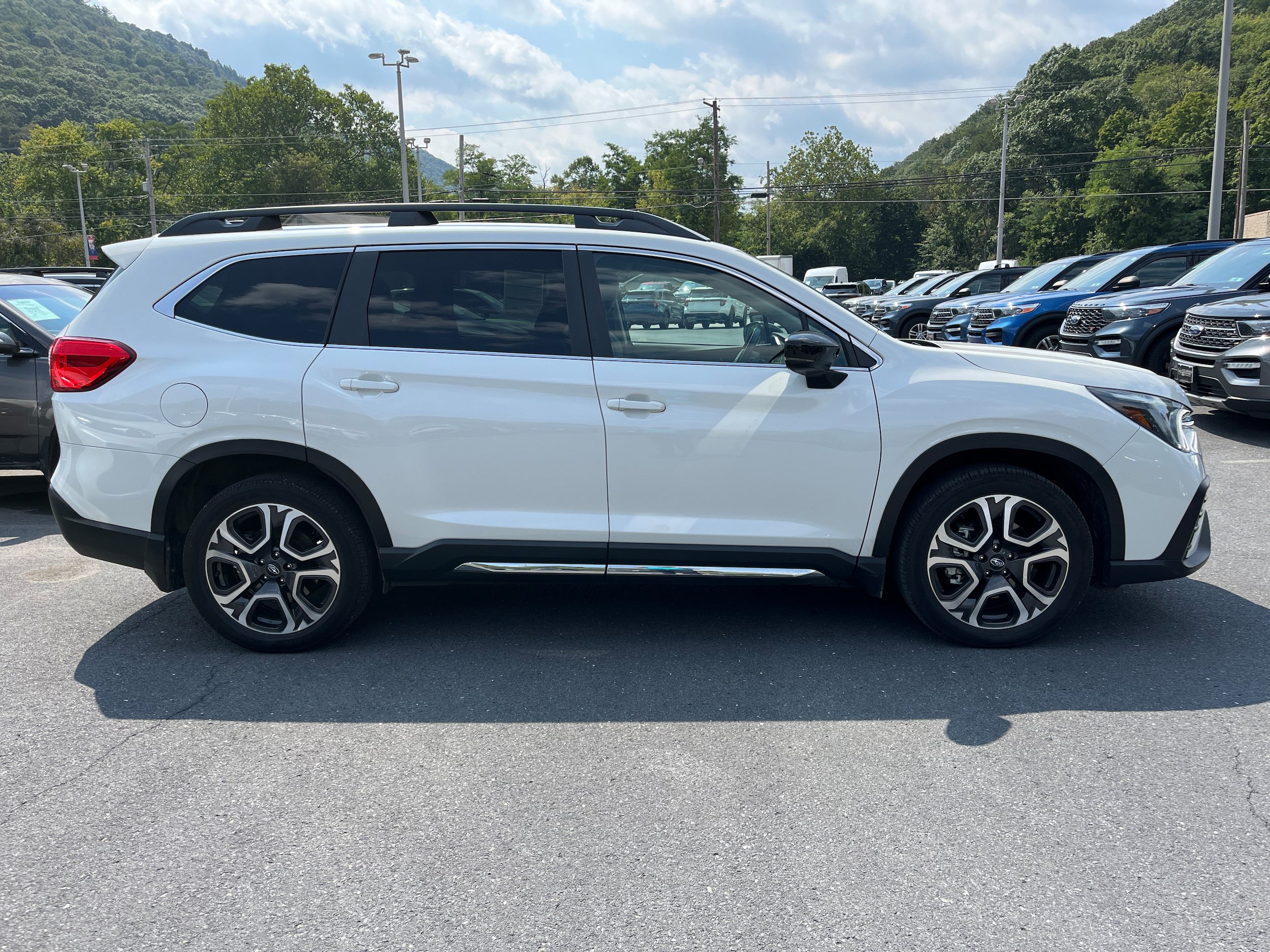 Used 2024 Subaru Ascent Limited AWD/4WD image 3