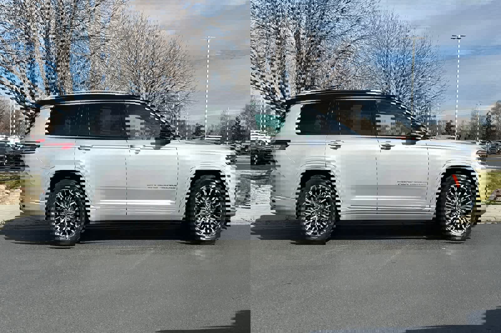 Used 2023 Jeep Grand Cherokee L Summit image 6