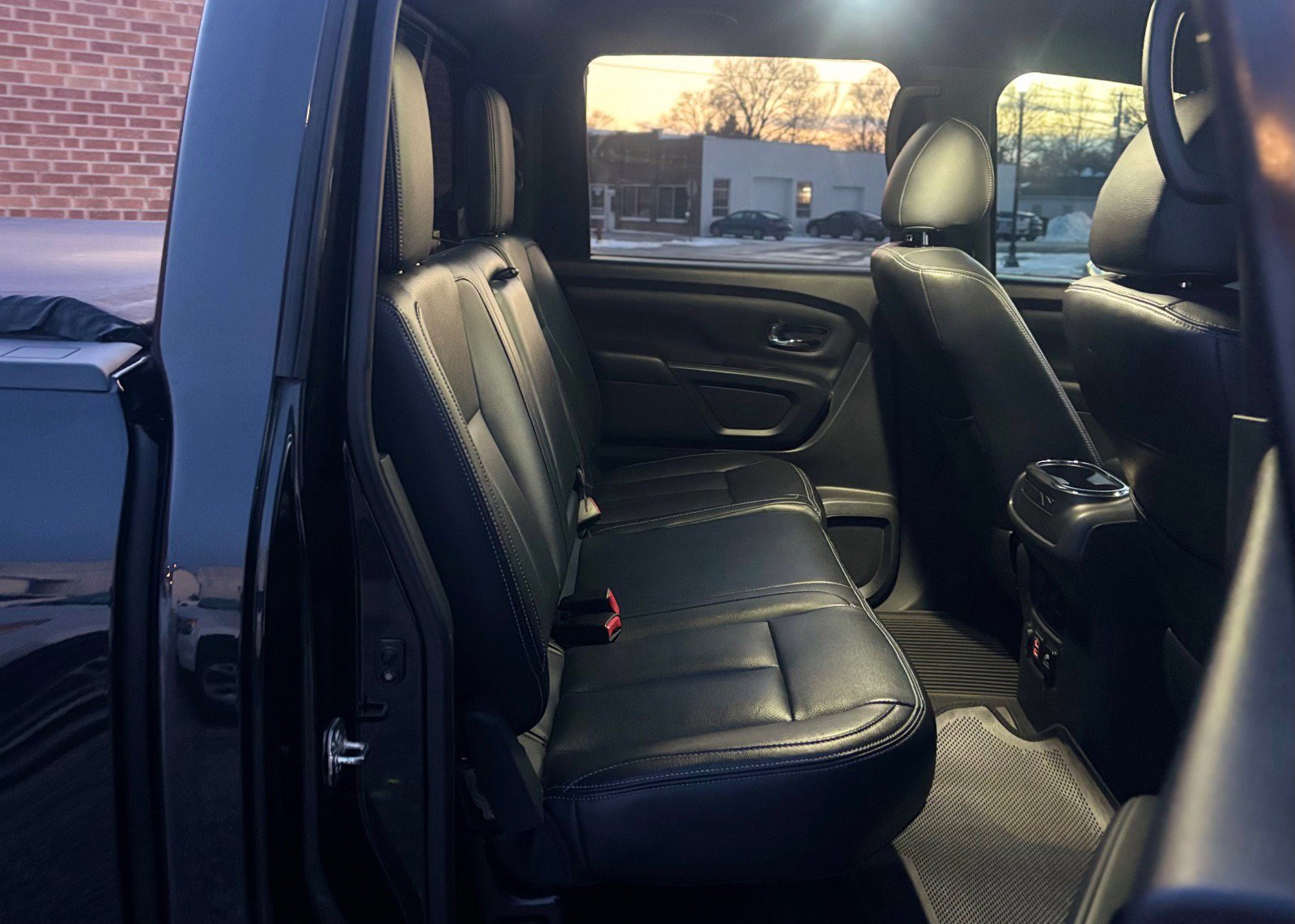 Used 2019 Nissan Titan SV w/ SV Convenience Package image 22