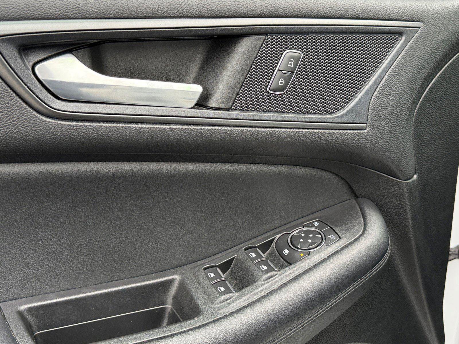 Certified 2022 Ford Edge SE w/ Black Appearance Package image 16