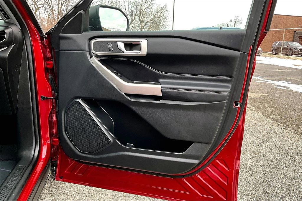 Certified 2022 Ford Explorer XLT w/ Equipment Group 202A image 22