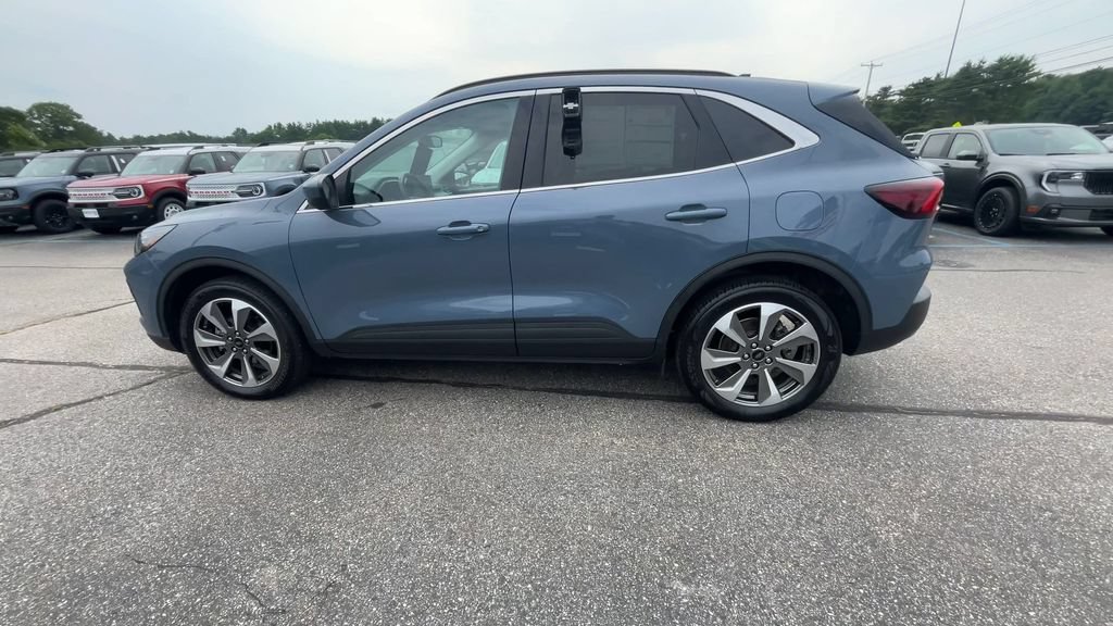 Certified 2025 Ford Escape Platinum w/ Premium Technology Package AWD/4WD image 16