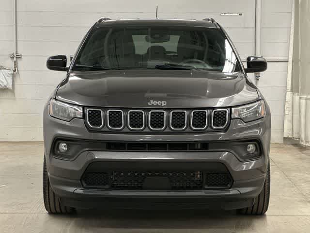 Used 2024 Jeep Compass Latitude AWD/4WD image 28