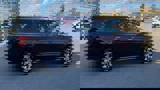 Certified 2024 Ford Expedition Max Platinum image 2