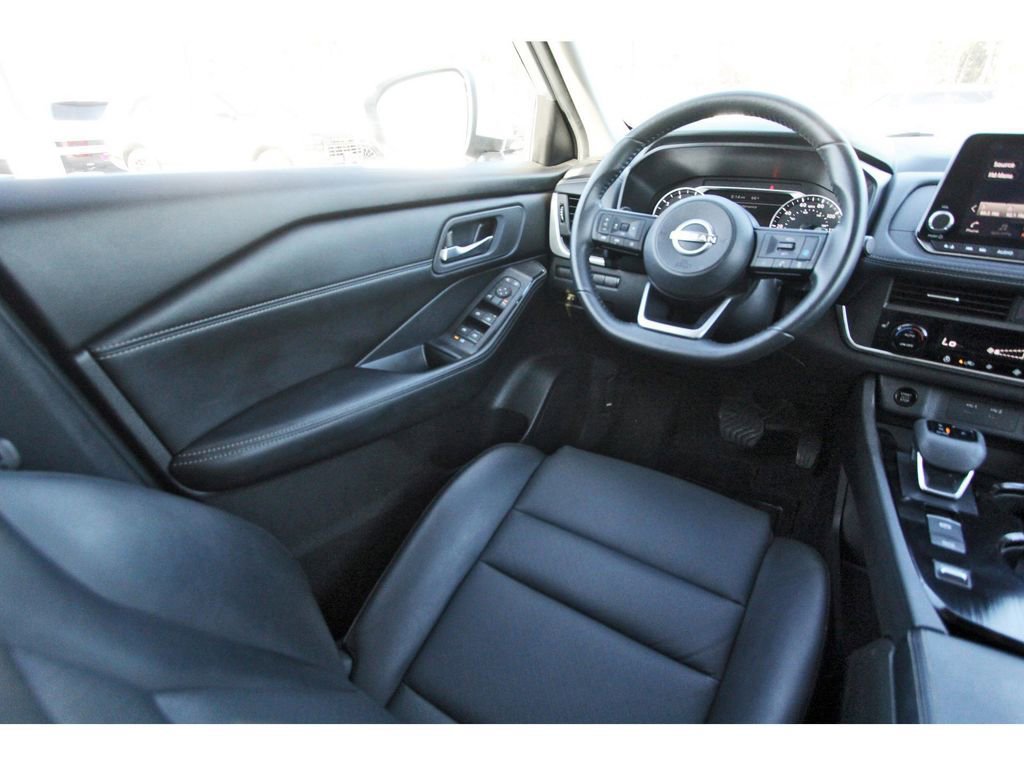 Used 2024 Nissan Rogue SV w/ SV Premium Package image 11