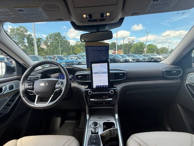 Certified 2023 Ford Explorer Platinum w/ Technology Package AWD/4WD image 3