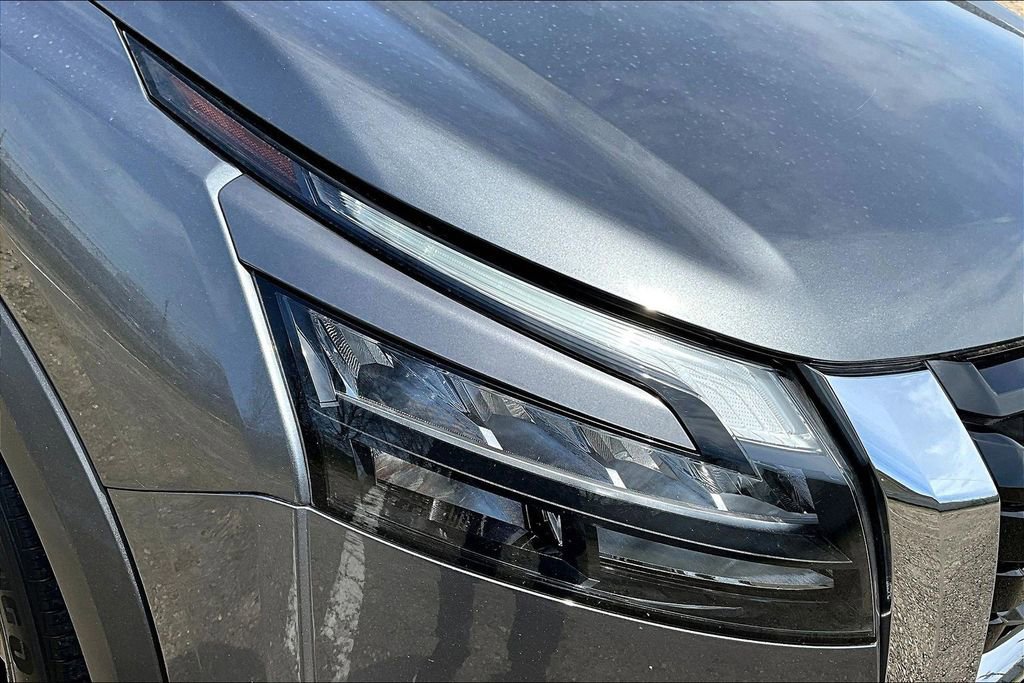 Used 2024 Nissan Pathfinder SV image 30