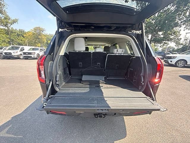 Certified 2025 Ford Expedition Active AWD/4WD image 21