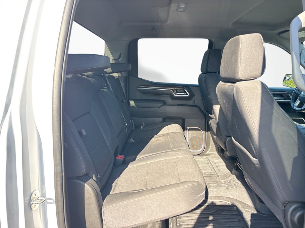 Used 2024 GMC Sierra 1500 Elevation w/ LPO, Elevation Black Package AWD/4WD image 17