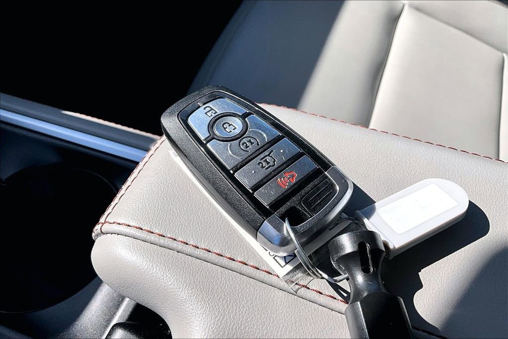 Certified 2025 Ford Expedition Active AWD/4WD image 13