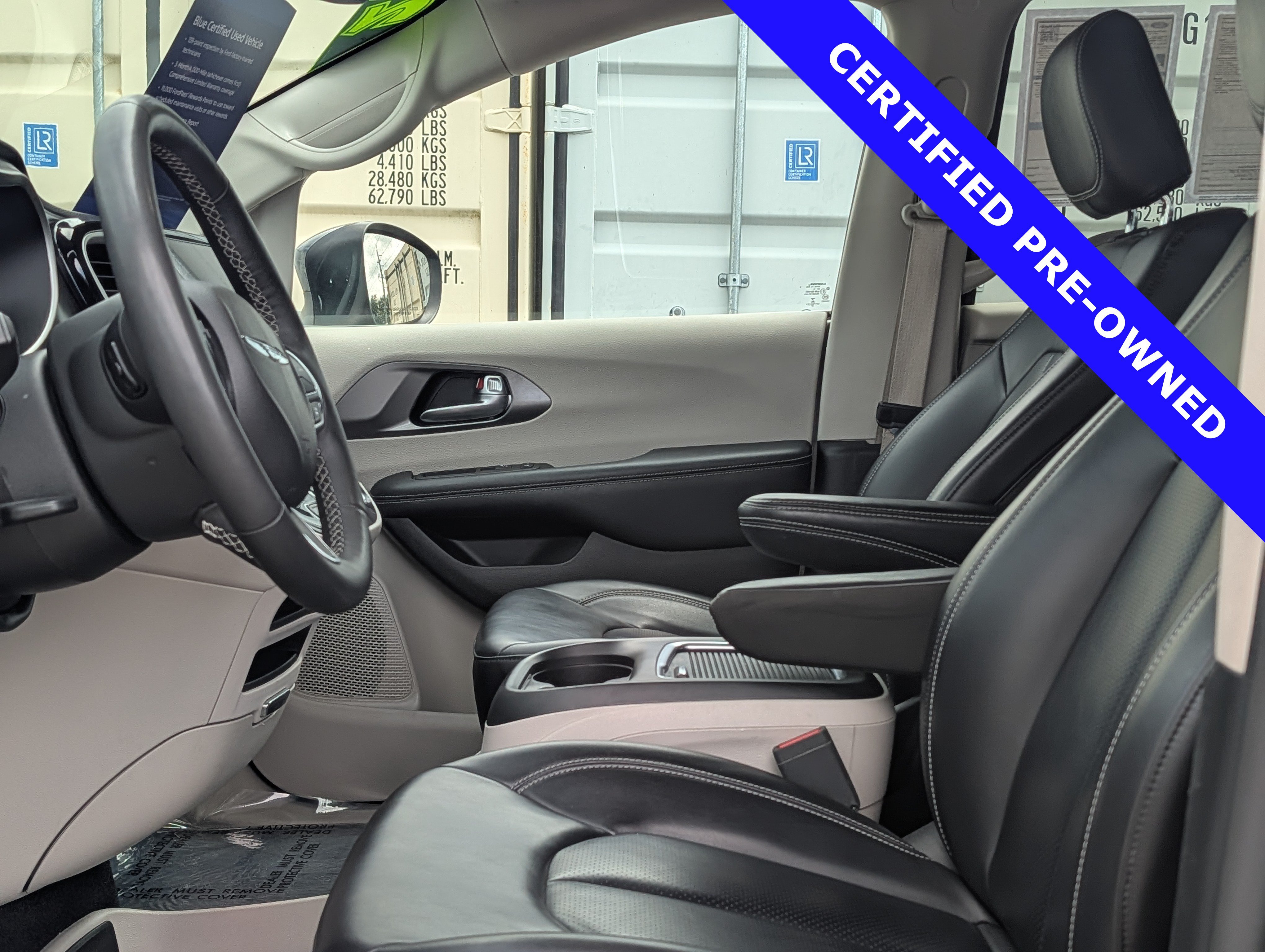 Used 2023 Chrysler Pacifica Touring-L FWD image 23