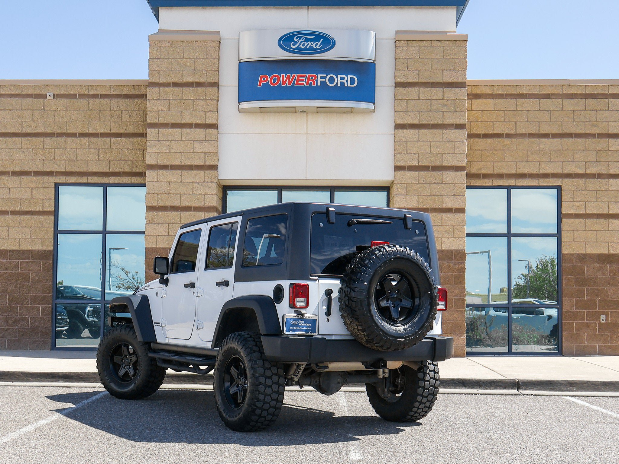 Used 2017 Jeep Wrangler Unlimited Rubicon w/ Connectivity Group AWD/4WD image 8
