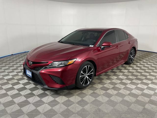Used 2018 Toyota Camry SE FWD image 1