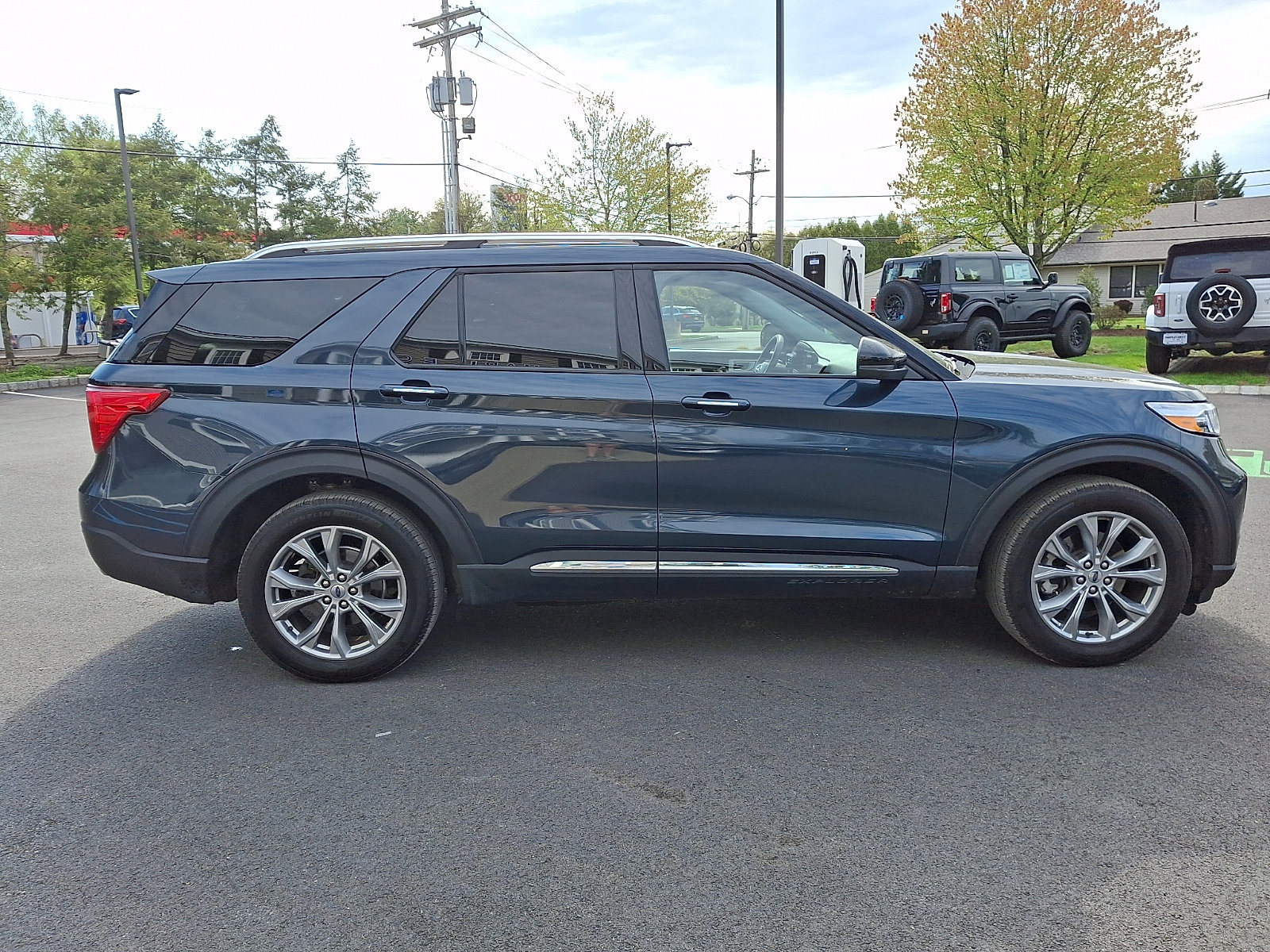 Certified 2023 Ford Explorer Limited w/ Equipment Group 301A AWD/4WD image 6