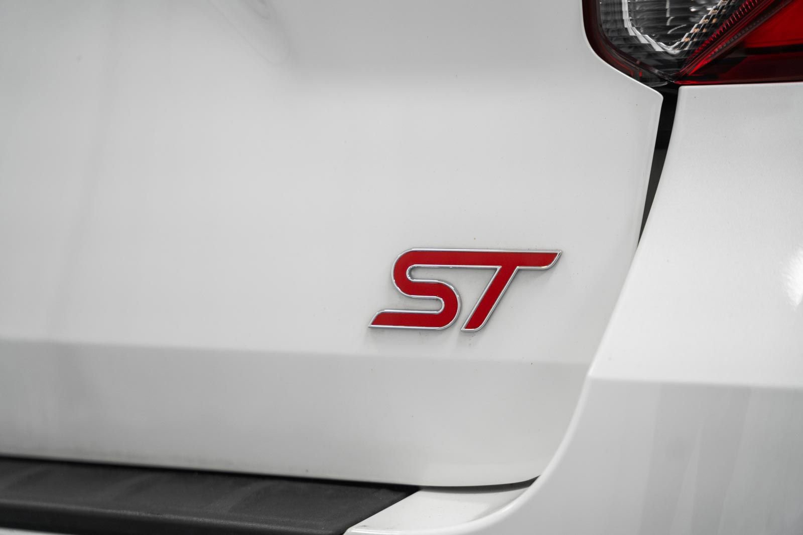 Certified 2024 Ford Explorer ST w/ Equipment Group 401A image 19