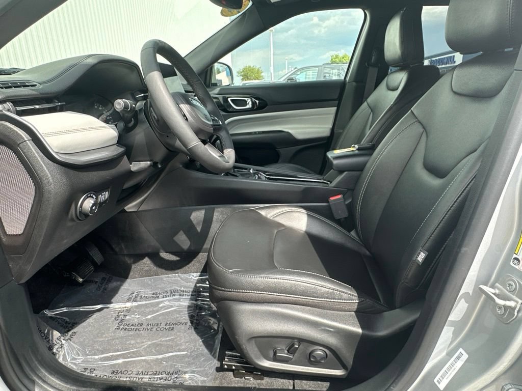 Used 2025 Jeep Compass Limited AWD/4WD image 14