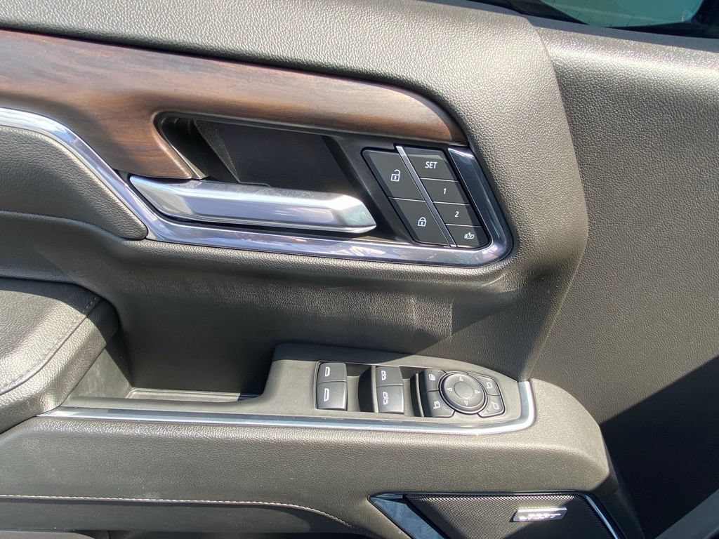 Used 2024 GMC Sierra 1500 SLT w/ SLT Convenience Package AWD/4WD image 11