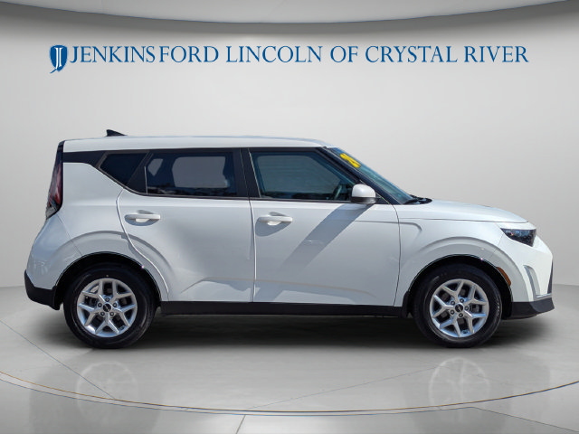 Used 2024 Kia Soul LX w/ Option Group 015 FWD image 3