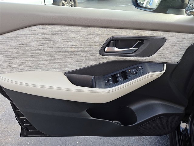 Used 2023 Nissan Rogue SV image 13