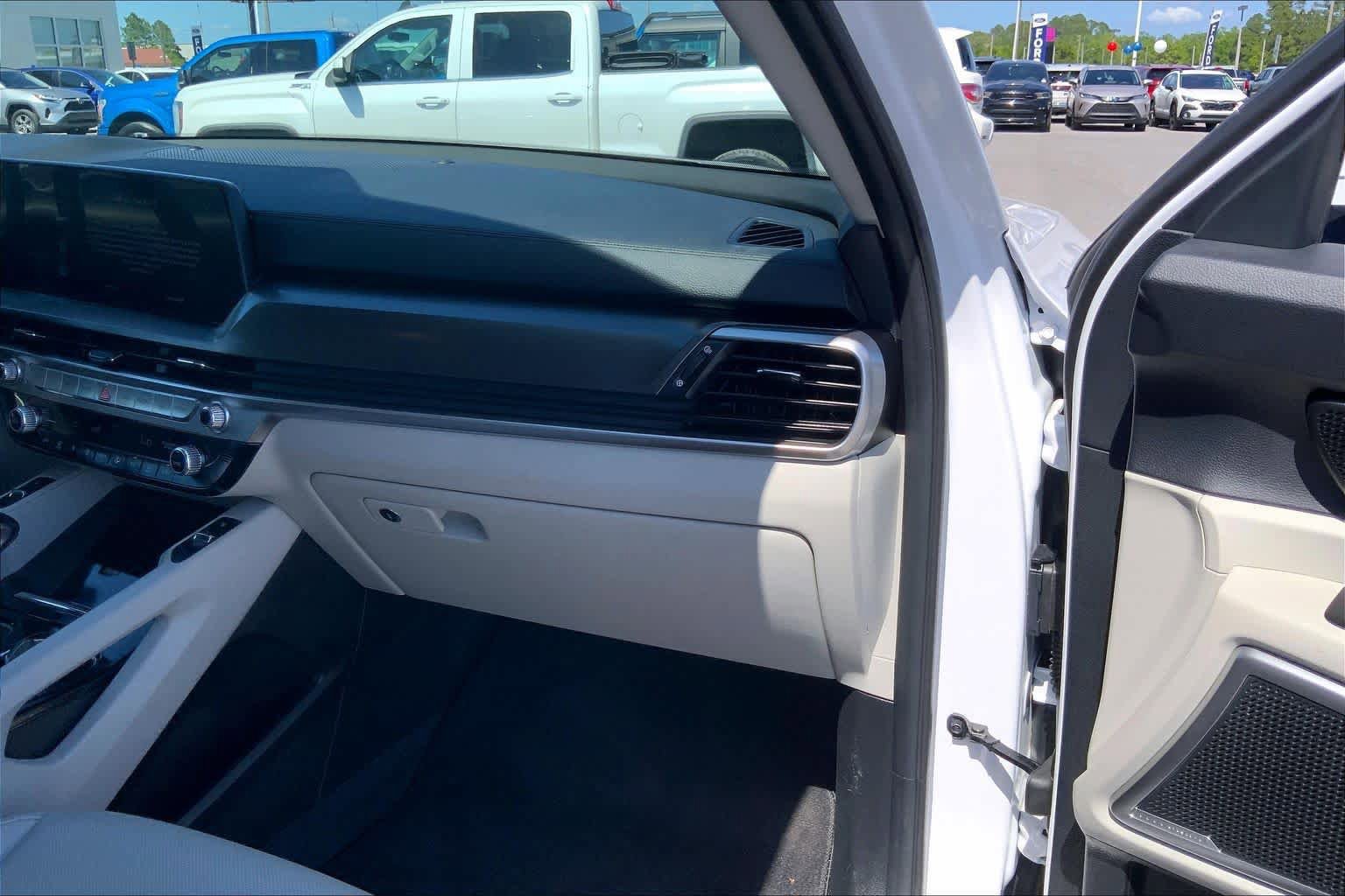 Used 2024 Kia Telluride S FWD image 17