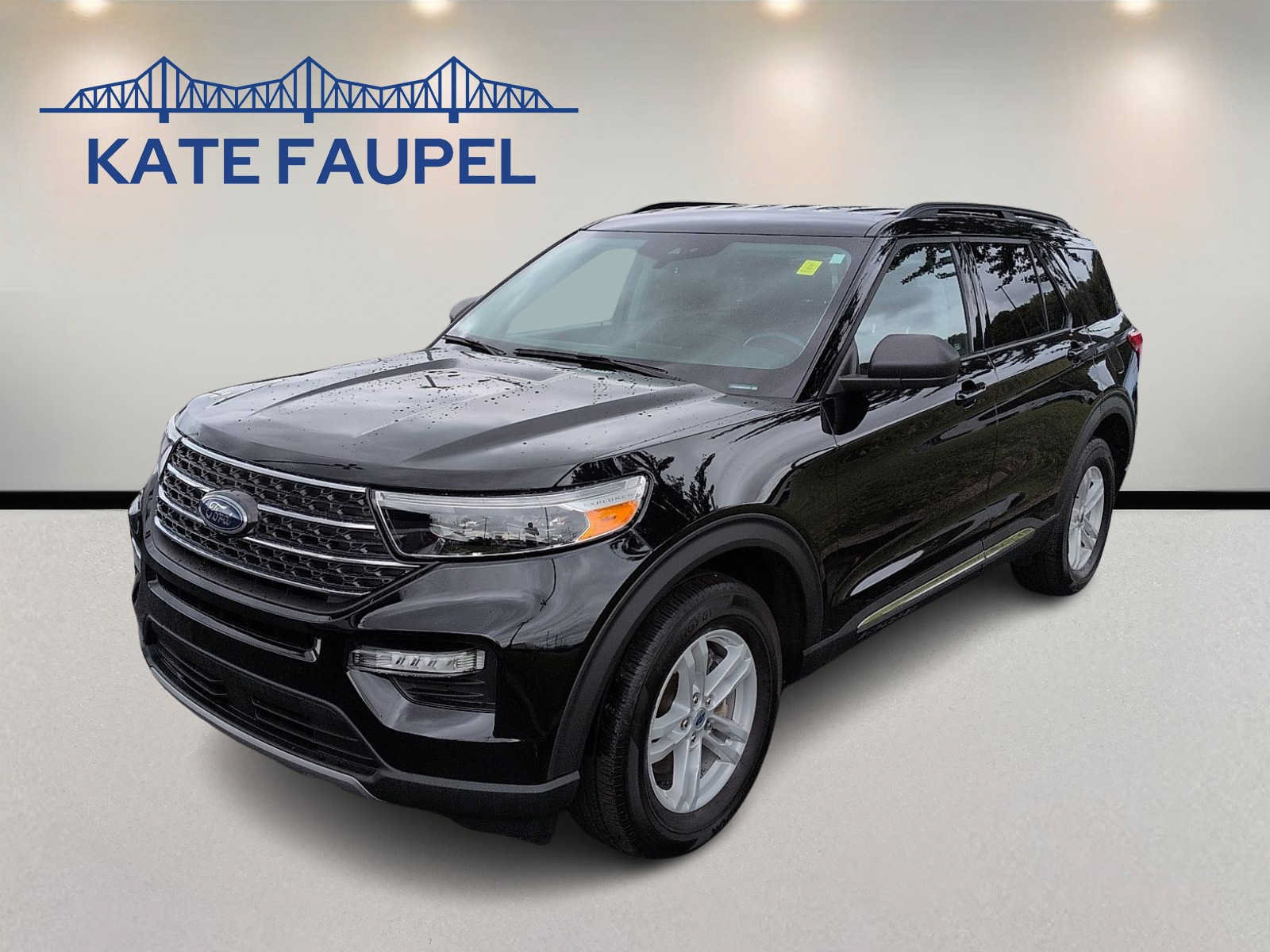 Certified 2024 Ford Explorer XLT w/ Equipment Group 202A AWD/4WD image 3