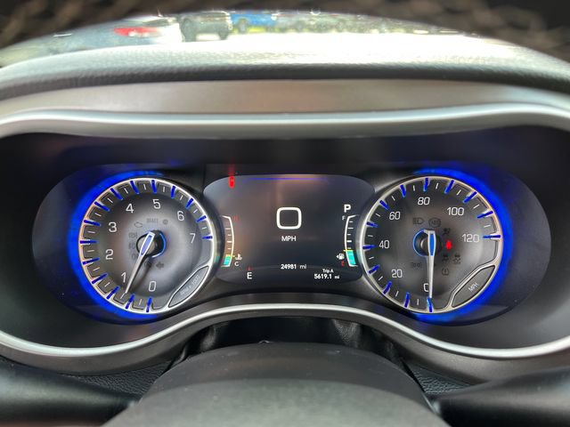 Used 2022 Chrysler Pacifica Touring-L FWD image 14