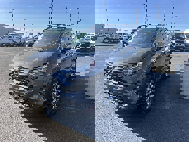 Used 2023 Toyota RAV4 XLE Premium image 17