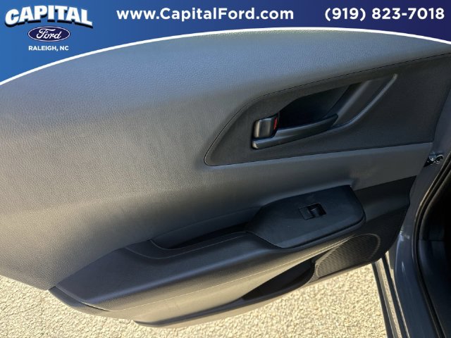 Used 2025 Toyota Prius LE FWD image 17