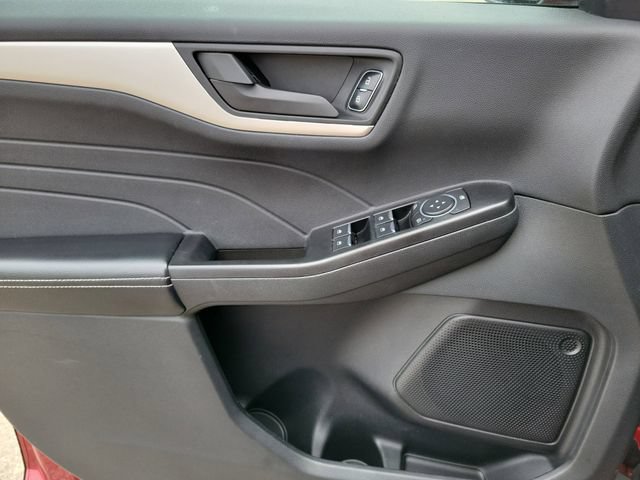 Certified 2022 Ford Escape SE w/ Cold Weather Package AWD/4WD image 18