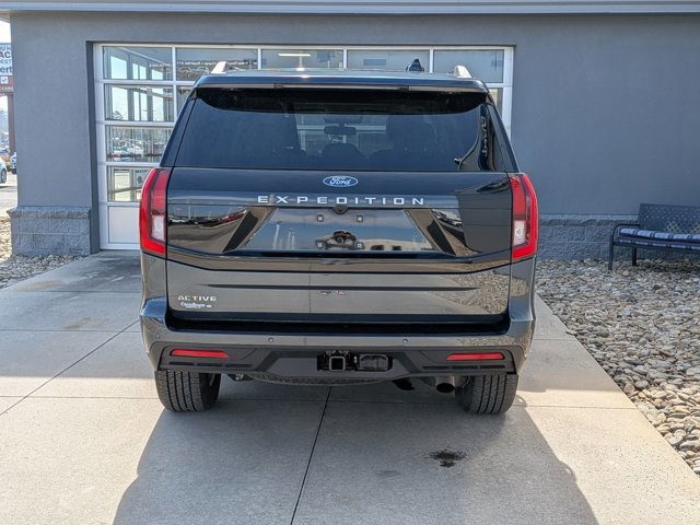 Certified 2025 Ford Expedition Active image 4