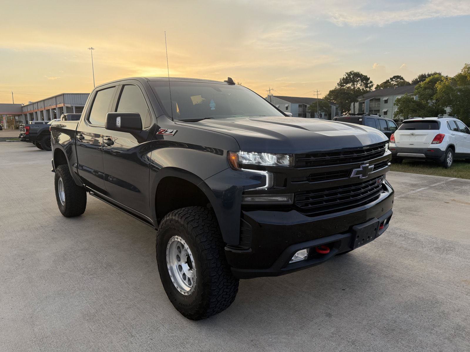 Used 2021 Chevrolet Silverado 1500 LT Trail Boss w/ Convenience Package II AWD/4WD image 2