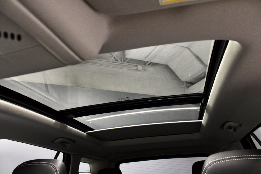 Used 2024 GMC Terrain Denali w/ Black Diamond Edition AWD/4WD image 31