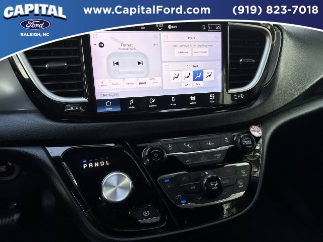 Used 2025 Chrysler Pacifica Select FWD image 25