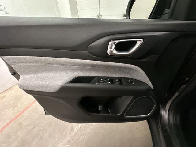 Used 2024 Jeep Compass Latitude AWD/4WD image 17