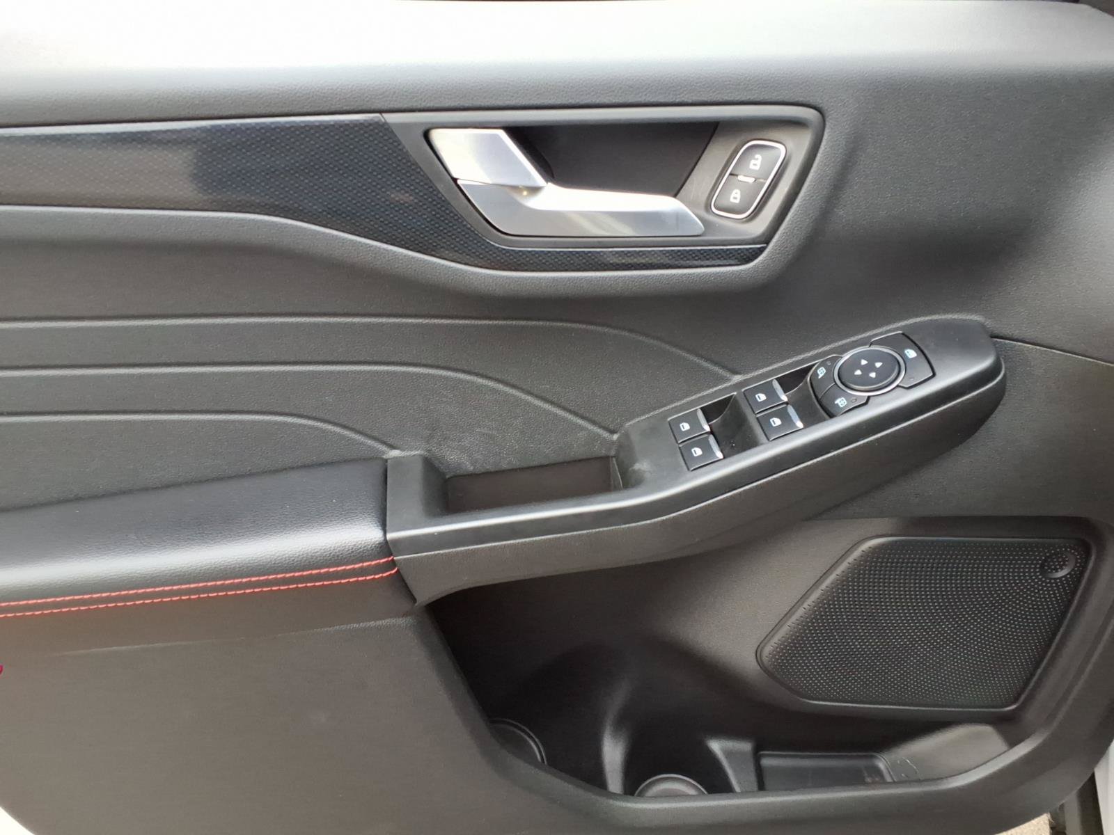 Certified 2025 Ford Escape ST-Line w/ Cold Weather Package FWD image 8