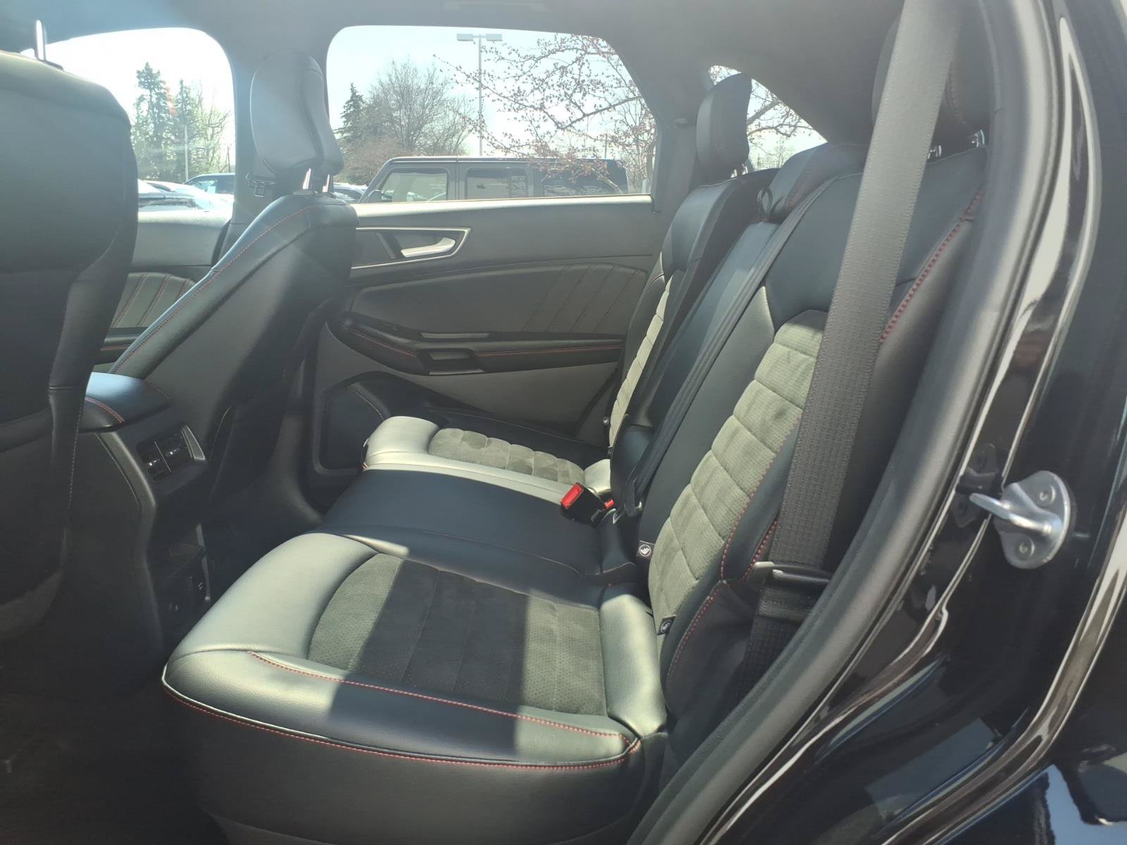 Certified 2024 Ford Edge ST-Line AWD/4WD image 9