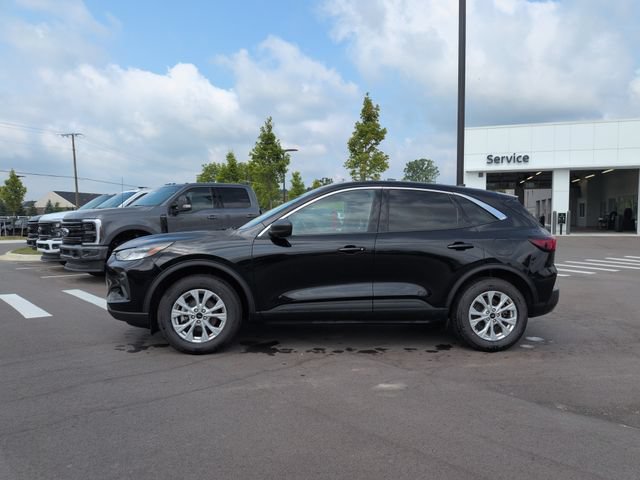 Certified 2024 Ford Escape Active AWD/4WD image 2