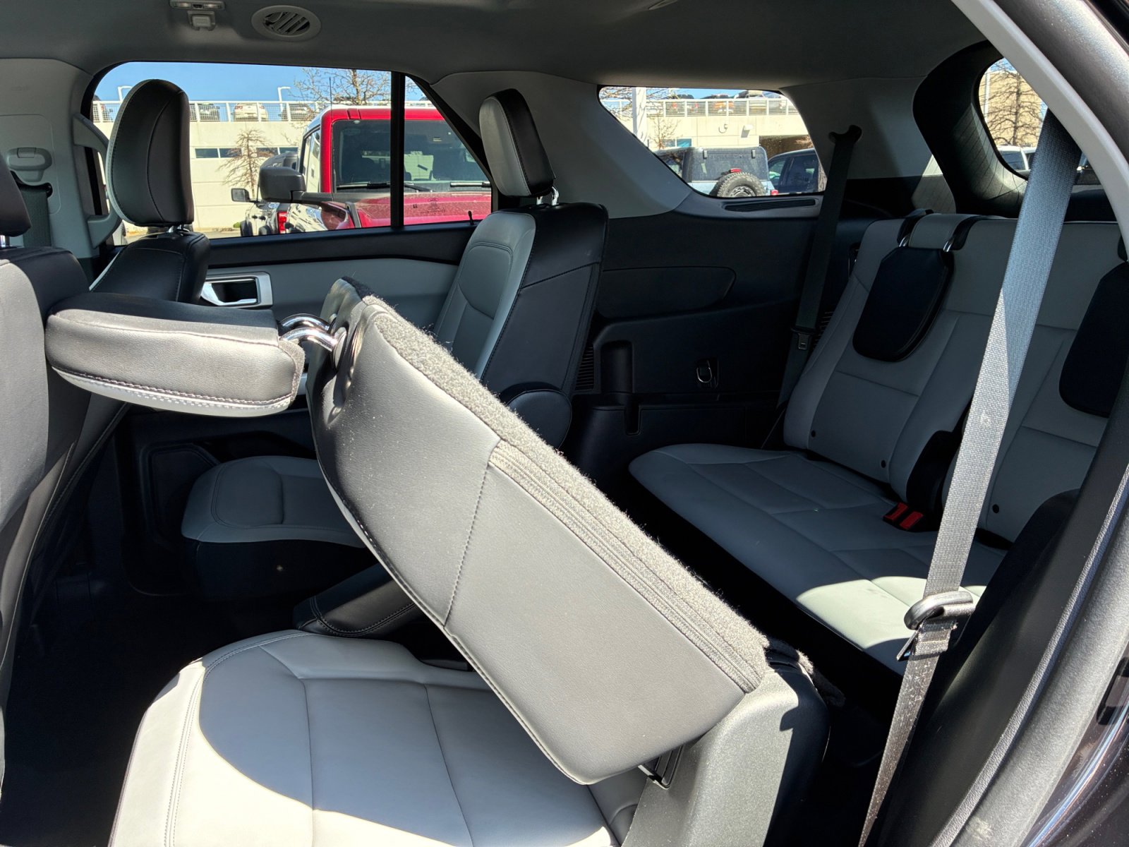 Certified 2021 Ford Explorer XLT w/ Equipment Group 202A image 17