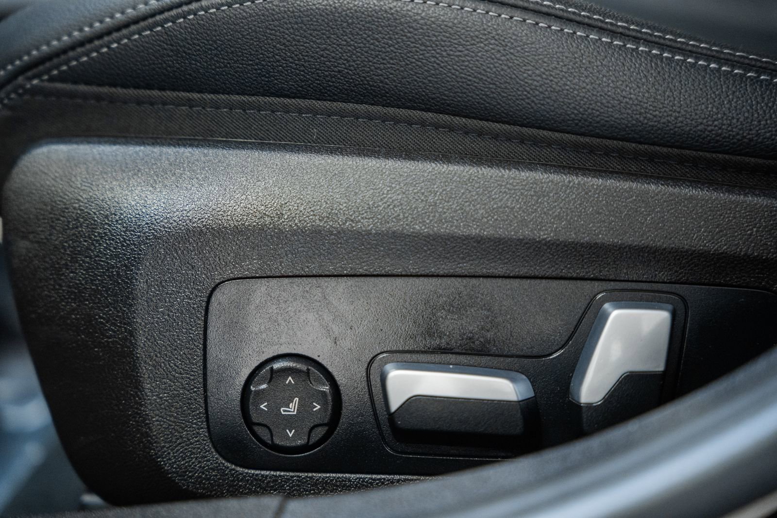 Used 2023 BMW 330i xDrive Sedan w/ M Sport Package image 41