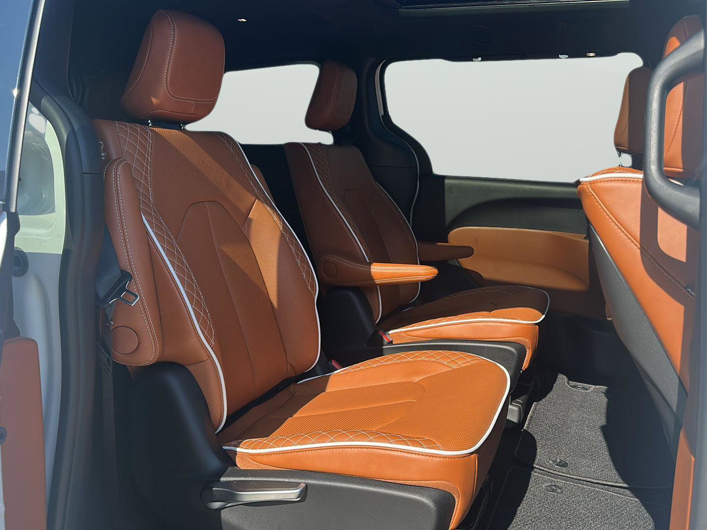 Used 2026 Chrysler Pacifica Pinnacle w/ Trailer Tow Group image 23