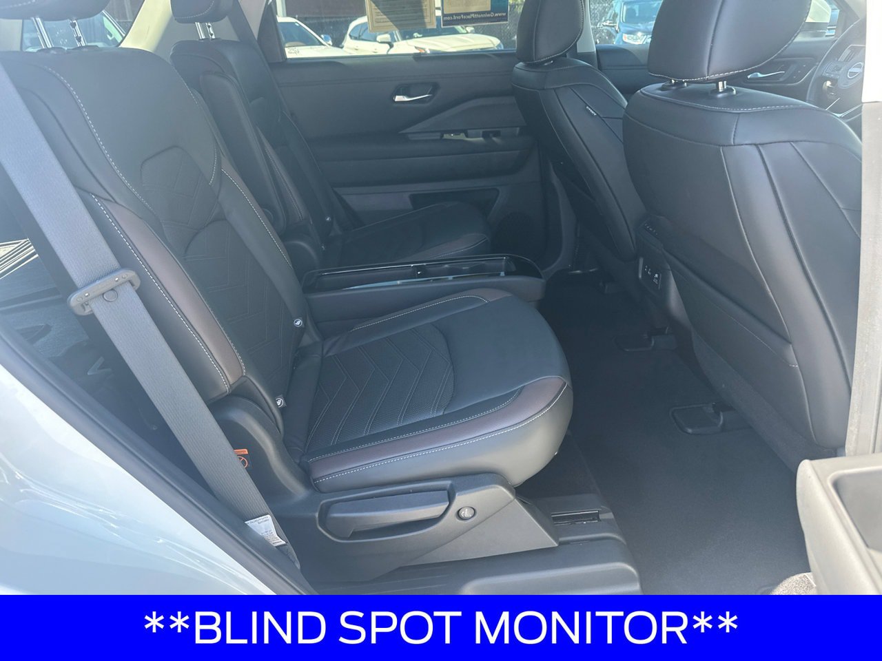 Used 2022 Nissan Pathfinder Platinum w/ Cargo Package FWD image 17