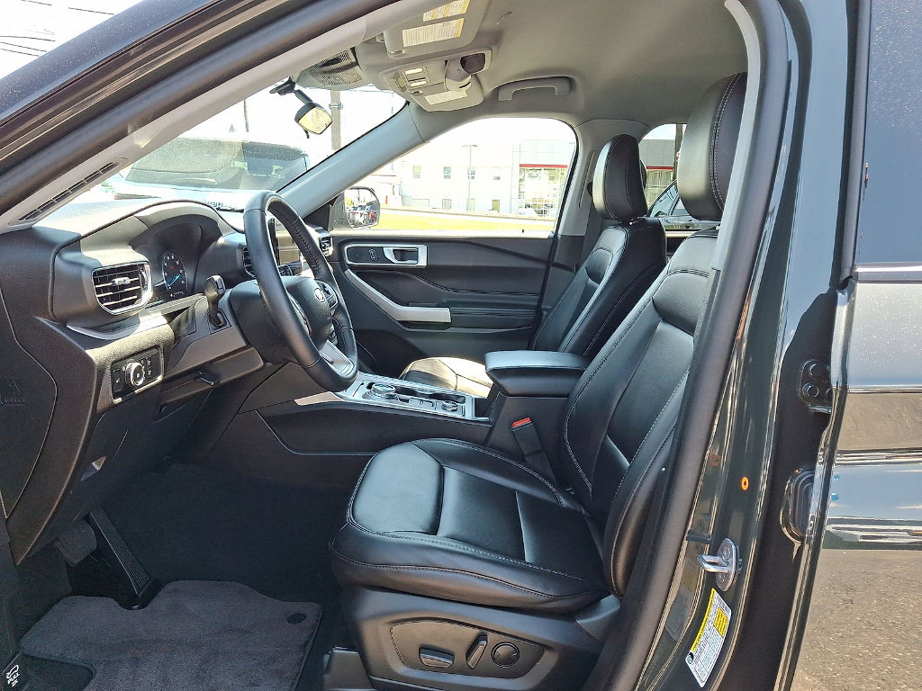 Certified 2023 Ford Explorer XLT w/ Equipment Group 202A AWD/4WD image 17