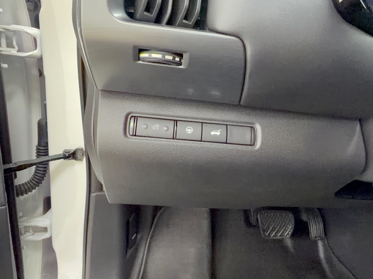 Used 2024 Nissan Pathfinder SL w/ SL Premium Package FWD image 31